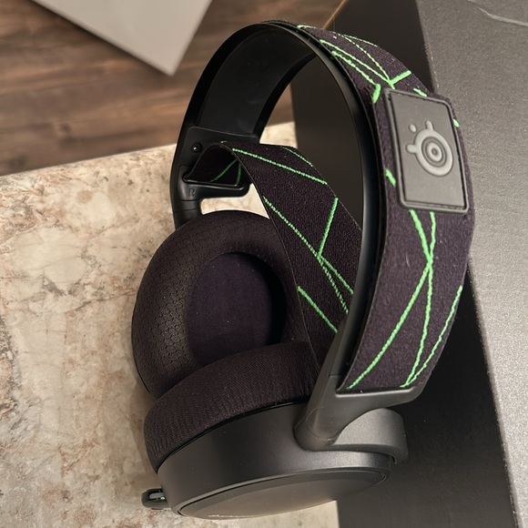 SteelSeries Arctis 9 Dual Wireless Gaming Headset – Bluetooth - Picture 3 of 3